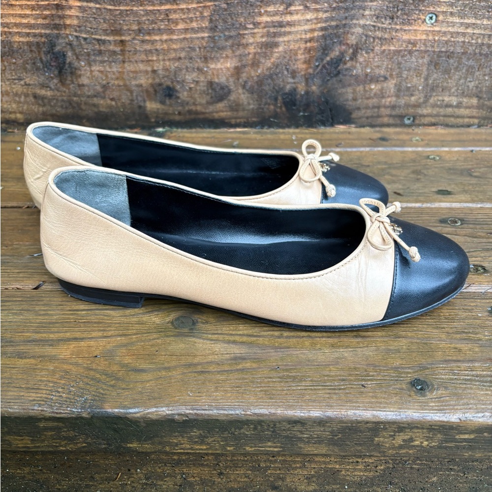 Tory Burch Tan and Black Flats size 7.5 excellent pre owned condition